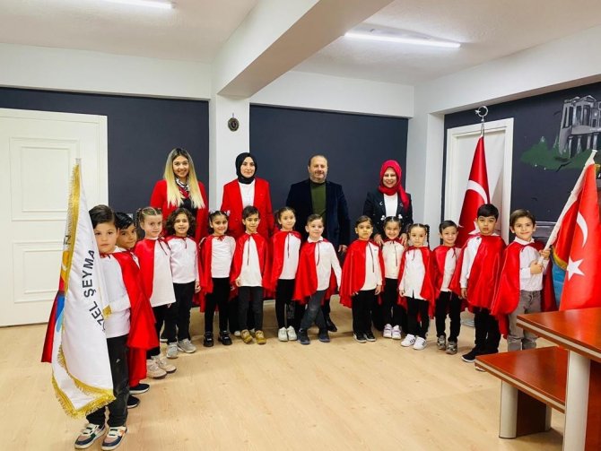 İ̇zmirli Minikler İ̇stiklal Marşı’nın 10 Kıtasını Ezbere Okudu