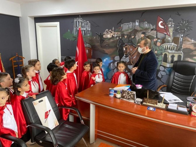 İ̇zmirli Minikler İ̇stiklal Marşı’nın 10 Kıtasını Ezbere Okudu