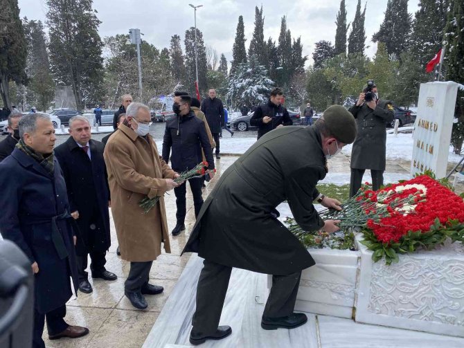 Milli Şair Mehmet Akif Ersoy Kabri Başında Anıldı