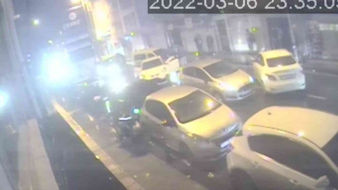 Kadıköy’de Polis İle Korsan Taksici Arasında Nefes Kesen Kovalamaca