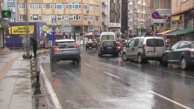 Kadıköy’de Polis İle Korsan Taksici Arasında Nefes Kesen Kovalamaca