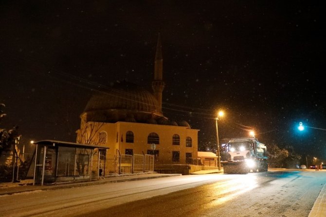 İ̇negöl Belediyesi’nin Kar Mesaisi