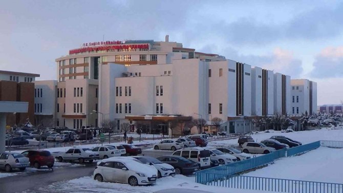 Genç Hemşire Doğuma 15 Gün Kala İkiz Bebekleriyle Birlikte Hayatını Kaybetti
