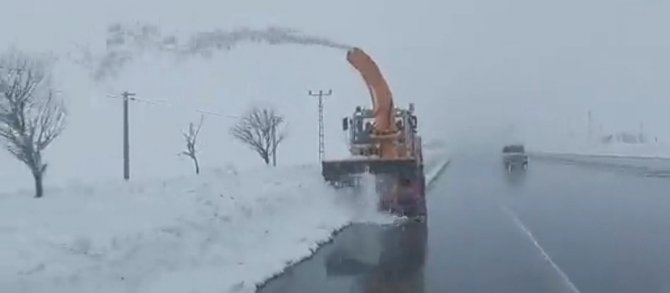 Karayolları Ekiplerinin Kar Mesaisi
