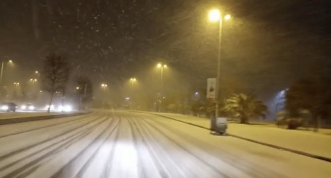 Kartal’da Yollar Beyaza Büründü, Sürücüler Zor Anlar Yaşadı
