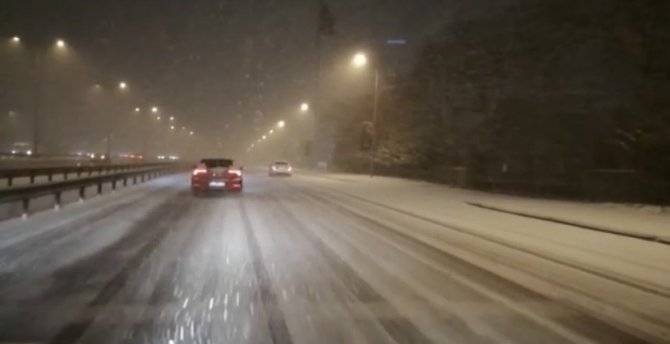 Kartal’da Yollar Beyaza Büründü, Sürücüler Zor Anlar Yaşadı