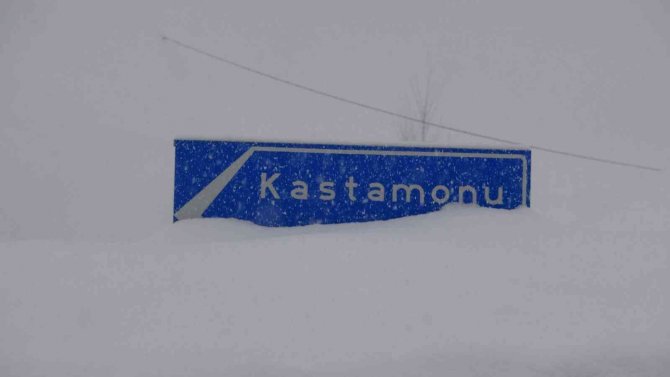 Kastamonu’da Kar Yağışı Ve Sis Etkili Oluyor