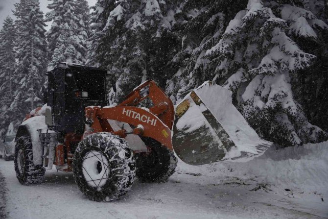 Kastamonu’da Karın Yollarını Kapattığı 391 Köye Ulaşım Sağlanamıyor