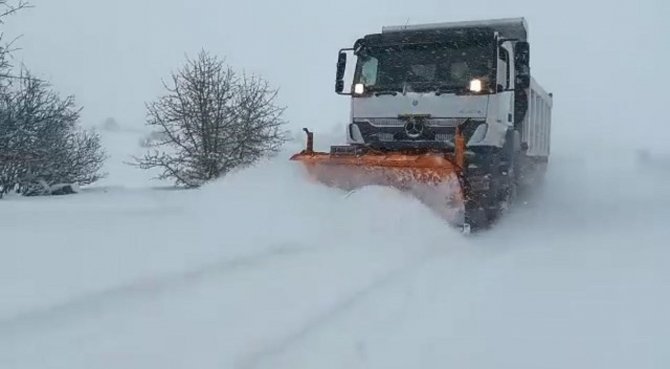Kastamonu’da Karın Yollarını Kapattığı 391 Köye Ulaşım Sağlanamıyor
