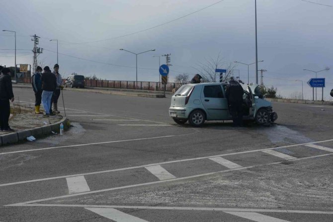Ordu’da Otomobil İle Kamyon Çarpıştı: 1’i Çocuk 3 Yaralı