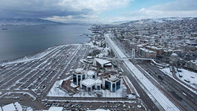 İ̇zmit Körfezi Mart Ayında Karla Buluştu