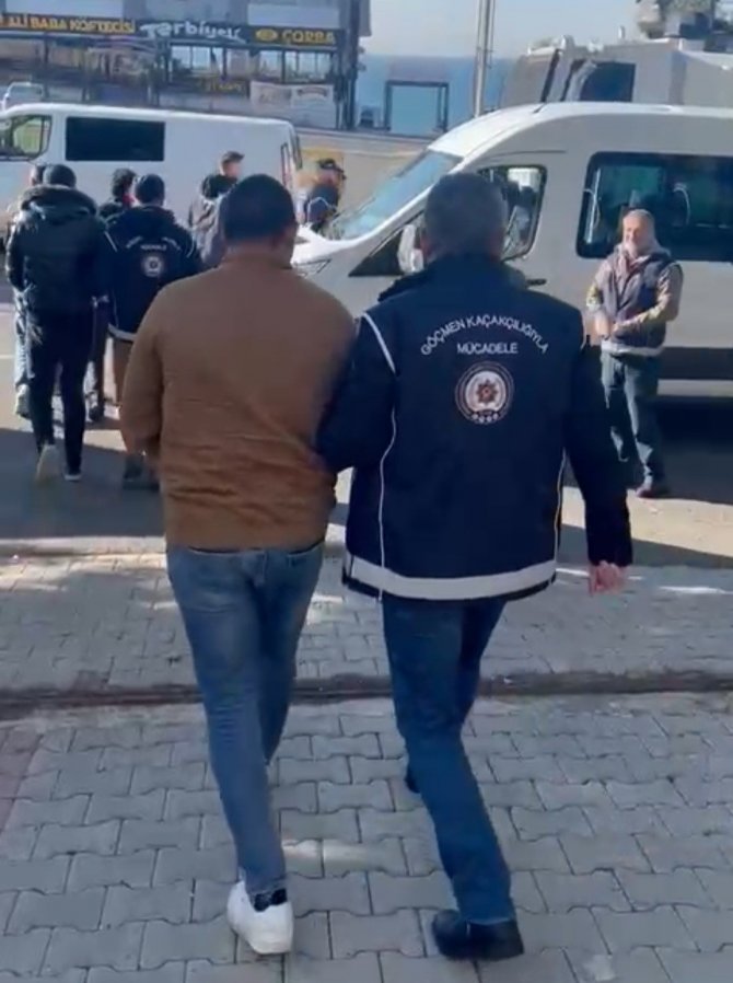 Tekirdağ Merkezli 3 İlde Göçmen Kaçakçılarına Operasyon: 5 Tutuklama