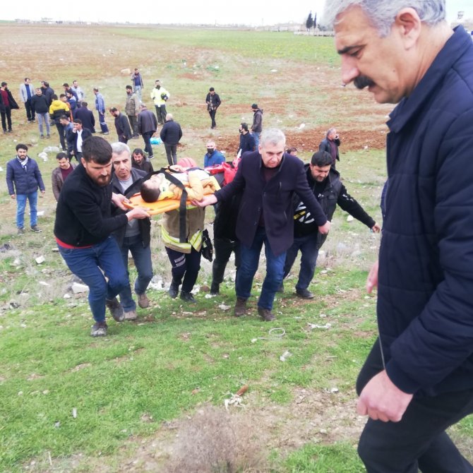 Mardin’de Otomobil Tarlaya Uçtu: 8 Yaralı