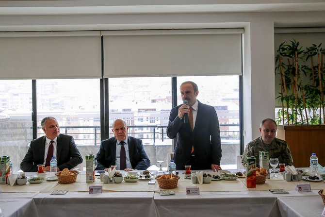 Ankara’ya Tayin Olunan Karakaşoğlu İçin Veda Yemeği Düzenlendi