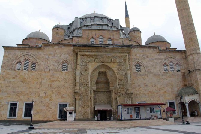İ̇stanbul Şehzadebaşı Camii’nin Bir Benzerini Giresun’da İnşa Ettiler