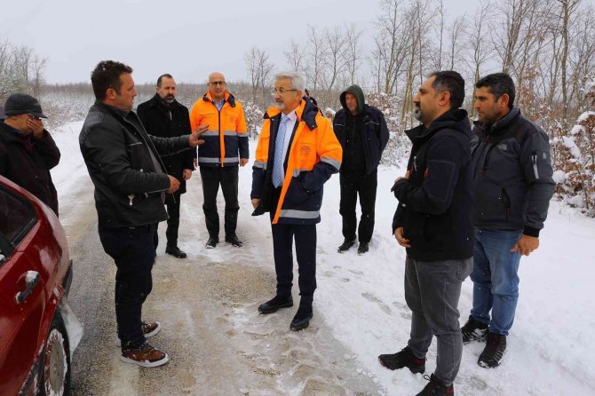 Başkan Erdem Karla Mücadeleyi Yerinde Denetledi