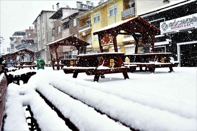 Balıkesir’de Kar Yağışı Kartpostallık Görüntüler Oluşturdu