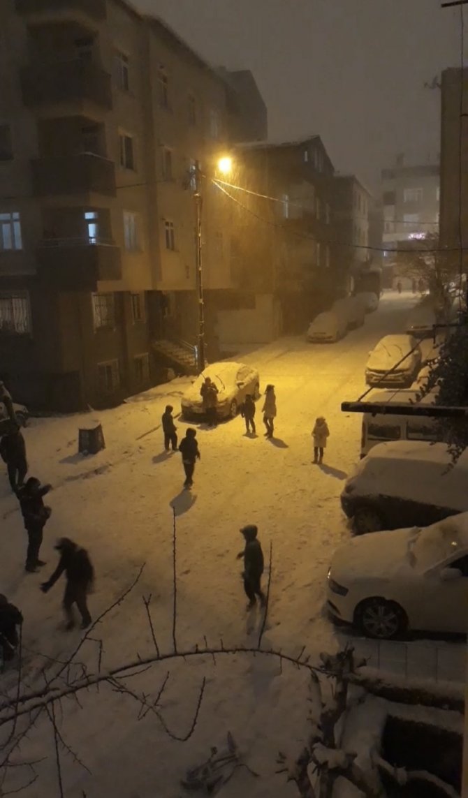 Pendik’te Karın Keyfini Çocuklar Çıkardı
