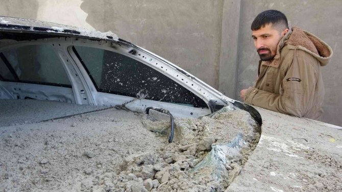 Şakanın Dozunu Kaçırıp 700 Bin Tl’lik Otomobilin İçine Beton Döktüler