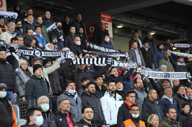 Spor Toto Süper Lig: Altay: 1 - Yeni Malatyaspor: 0 (İ̇lk Yarı)