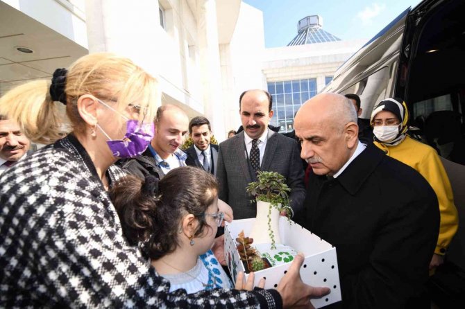 Bakan Kirişci, Konya Büyükşehir Belediye Başkanı Altay’ı Ziyaret Etti