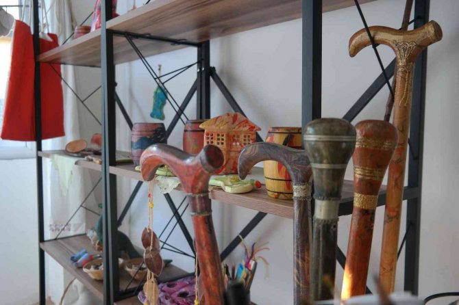Taşı Dahi ‘Ebru’ İle Sanat Eserine Dönüştürüyor