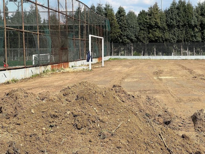 Turgutluspor’un Çim Sahaları Bakıma Alındı
