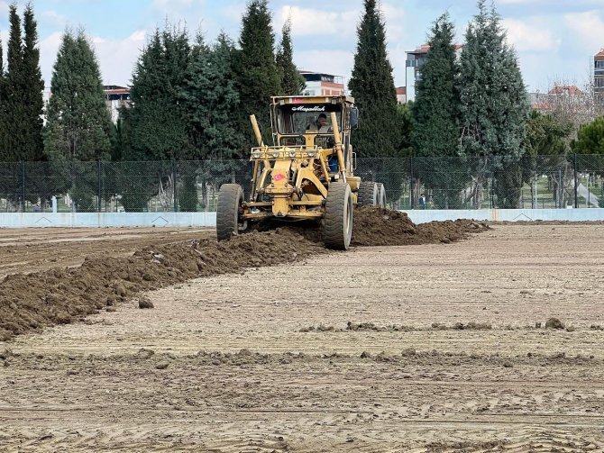 Turgutluspor’un Çim Sahaları Bakıma Alındı