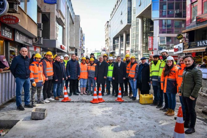 Kahramanmaraş Caddesini Yayalaştırma Çalışmalarını Yerinde İncelediler