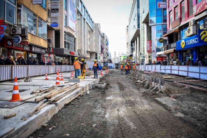Kahramanmaraş Caddesini Yayalaştırma Çalışmalarını Yerinde İncelediler