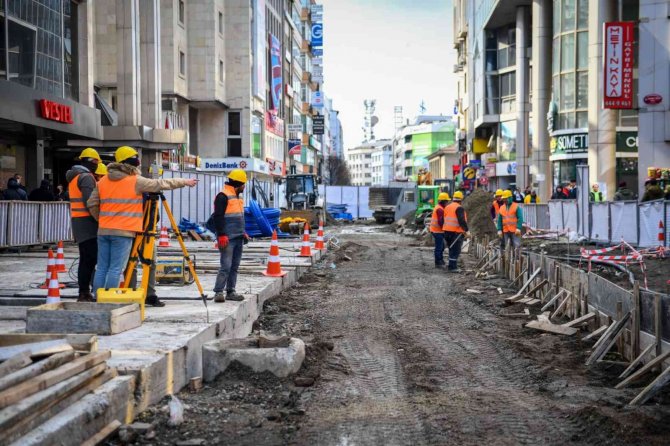 Kahramanmaraş Caddesini Yayalaştırma Çalışmalarını Yerinde İncelediler
