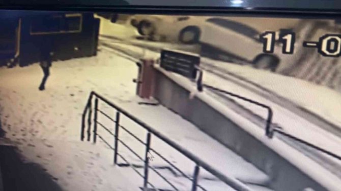 Ümraniye’de Site Görevlisi Ölümden Saniyelerle Kurtuldu