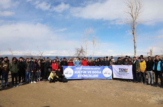 Van Büyükşehir Belediyesinden Doğa Yürüyüşü Etkinliği