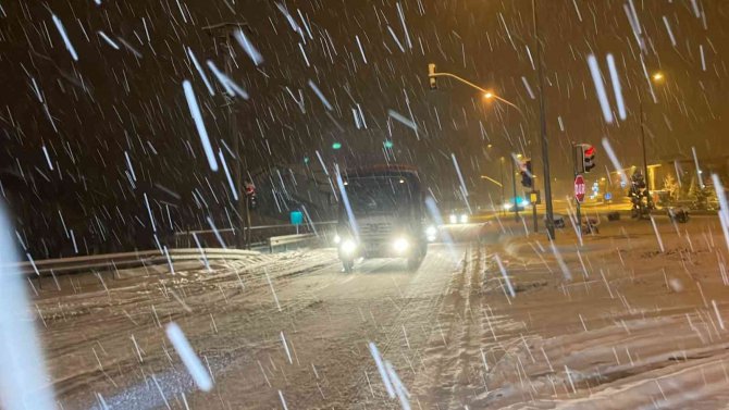 Zonguldak Yolu Uzun Araç Geçişine Kapatıldı