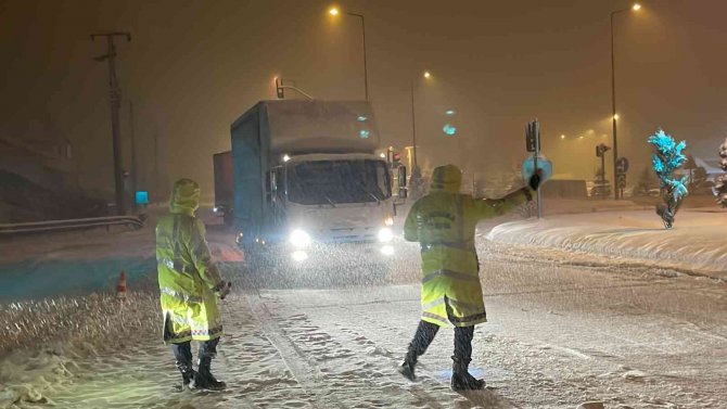 Zonguldak Yolu Uzun Araç Geçişine Kapatıldı
