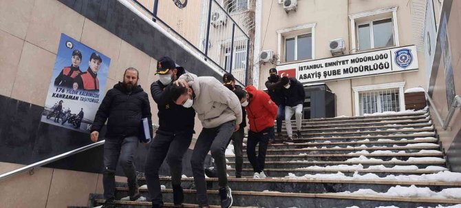 Milyonluk Vurgun Yapan Çetenin Üyeleri Adliyeye Sevk Edildi