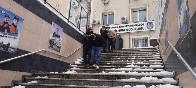 Milyonluk Vurgun Yapan Çetenin Üyeleri Adliyeye Sevk Edildi