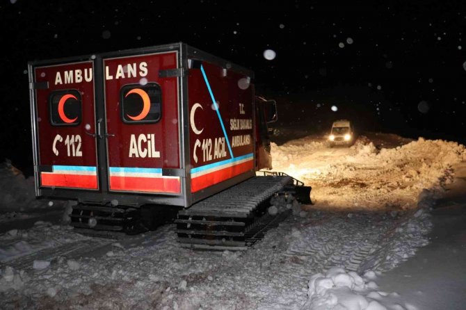 Sağlık Ekipleri Yolu Kapanan Köyde Mahsur Kalan Hasta İçin Seferber Oldu