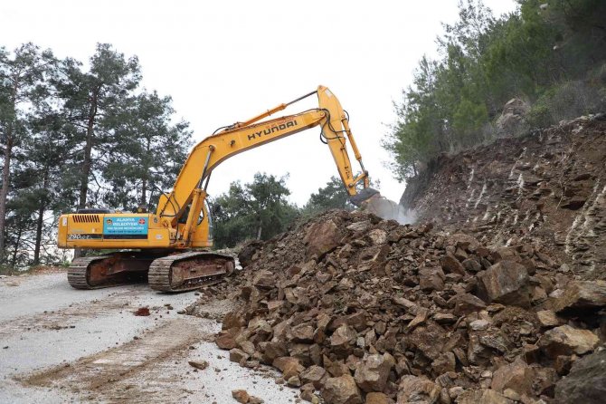 Alanya Dimçayı Acınar Yolu’nda Yol Genişletme Çalışması