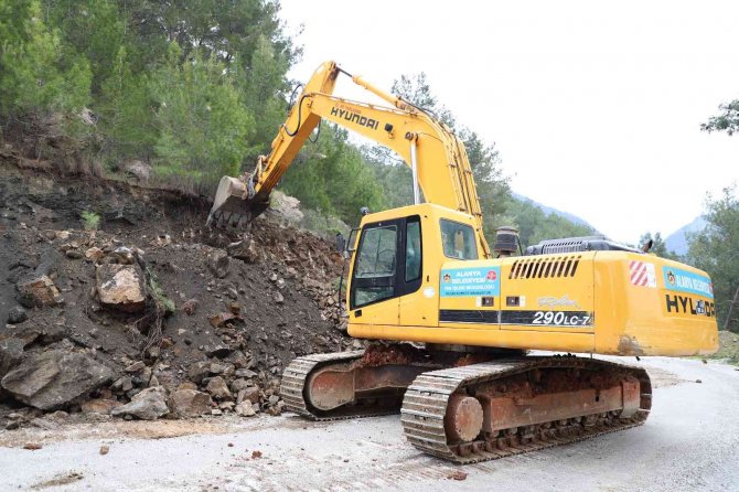 Alanya Dimçayı Acınar Yolu’nda Yol Genişletme Çalışması