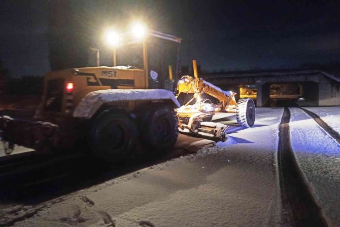 Altınova’da Yollar Açık, Ekipler Teyakkuzda
