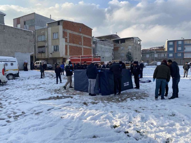 Bursa’da Bir Kişi Boş Arsada Başından Vurulmuş Halde Ölü Olarak Bulundu