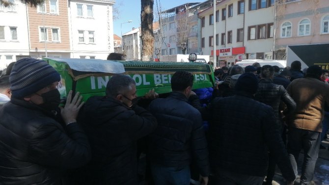 Bıçaklanarak Öldürülen Genç Adam Son Yolculuğuna Uğurlandı