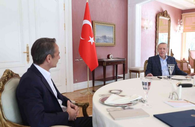 Cumhurbaşkanı Erdoğan, Yunanistan Başbakanı Miçotakis’i Kabul Etti