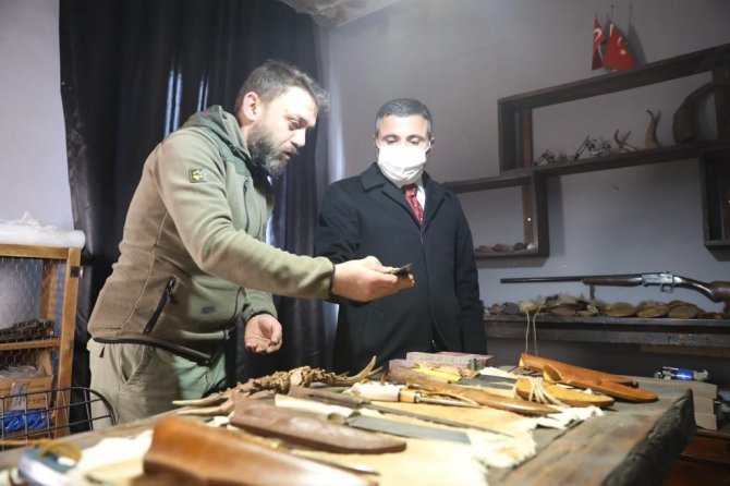 Vali Atay, Altınışık Tarafından İşlenen Bıçakları İnceledi