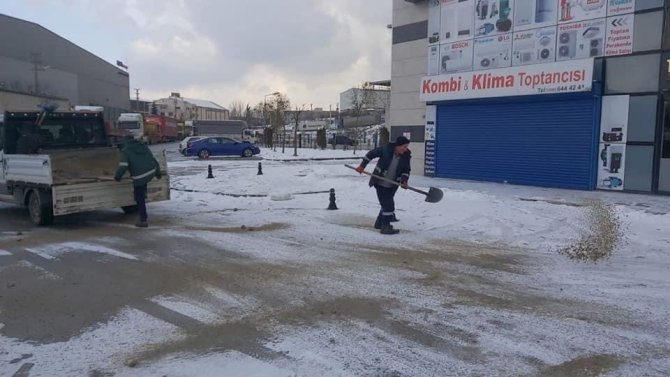 Gebze’de Ekipler Kar Mesaisinde