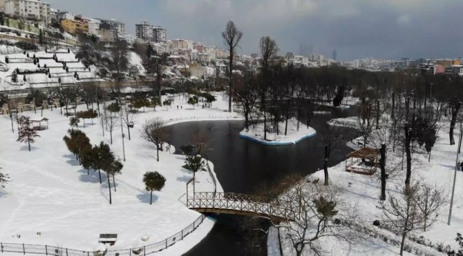Kar Esareti Altındaki İ̇stanbul’da Kartpostallık Görüntüler Oluştu