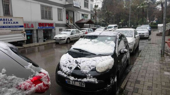 Hatay’da Sabah Saatlerinden İtibaren Kar Yağışı Etkili Oldu