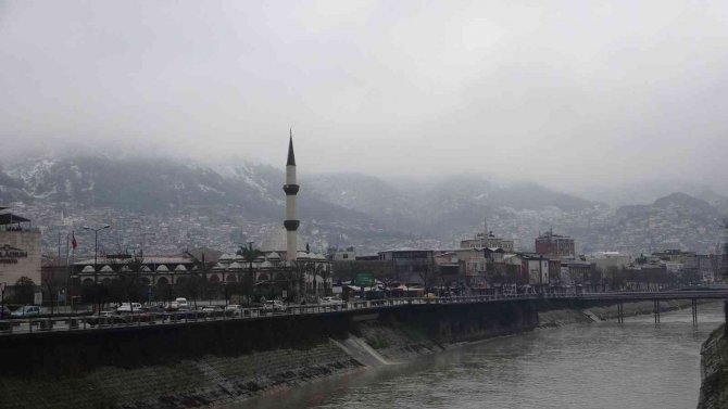 Hatay’da Sabah Saatlerinden İtibaren Kar Yağışı Etkili Oldu