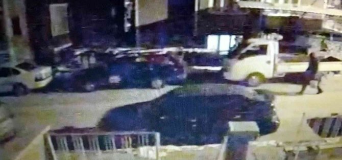 Otomobilden Matkap Ve Kablo Çalan Hırsız Kamerada